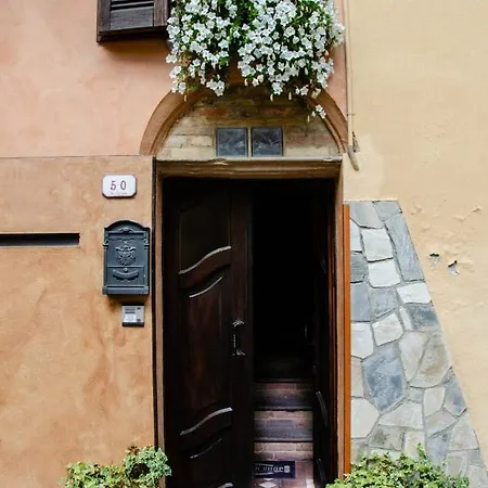 Holiday House Antica Dimora Soggiorni In Langa Centro Storico La Morra Extérieur photo