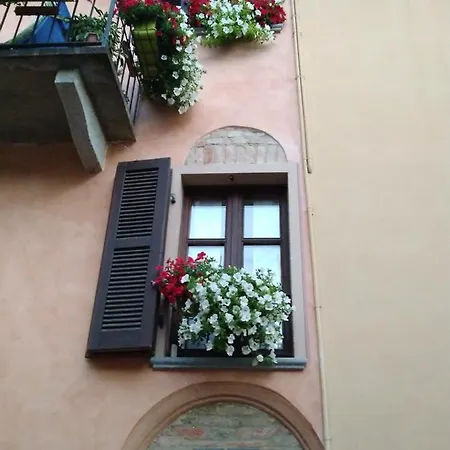 Holiday House Antica Dimora Soggiorni In Langa Centro Storico La Morra Extérieur photo