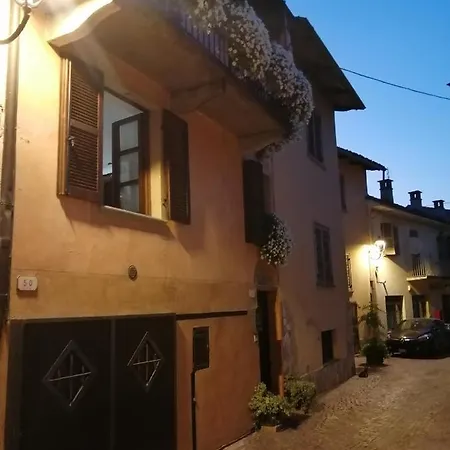 Holiday House Antica Dimora Soggiorni In Langa Centro Storico La Morra Extérieur photo